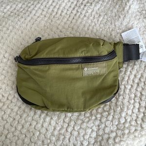 NWT Lululemon Clean Lines Belt Bag - Bronze Green